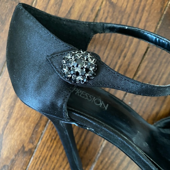 Expression t-strap heels - Picture 3 of 5